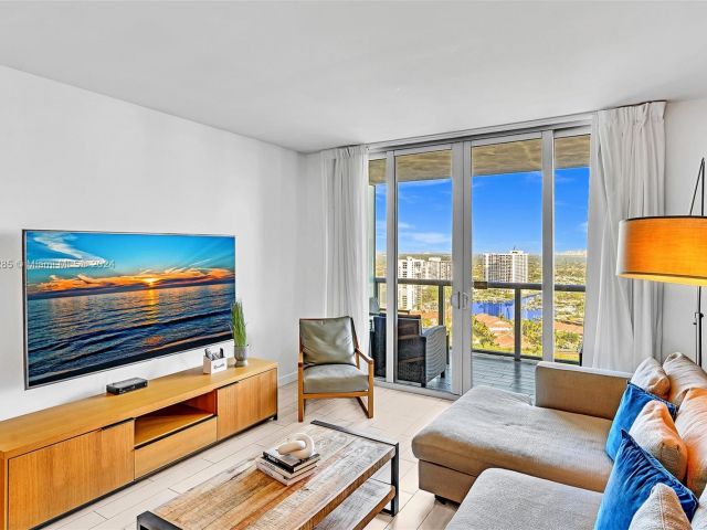 Продажа дома по адресу 2602 E Hallandale Beach Blvd Unit #R2708 - фото 5524553