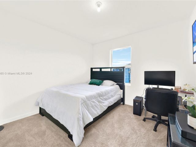 Продажа дома по адресу 1707 SE 9th Ter - фото 6135719