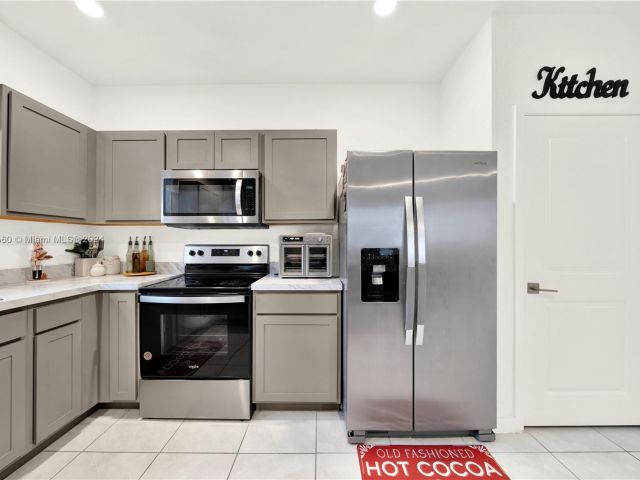 Продажа дома по адресу 1707 SE 9th Ter - фото 6135721