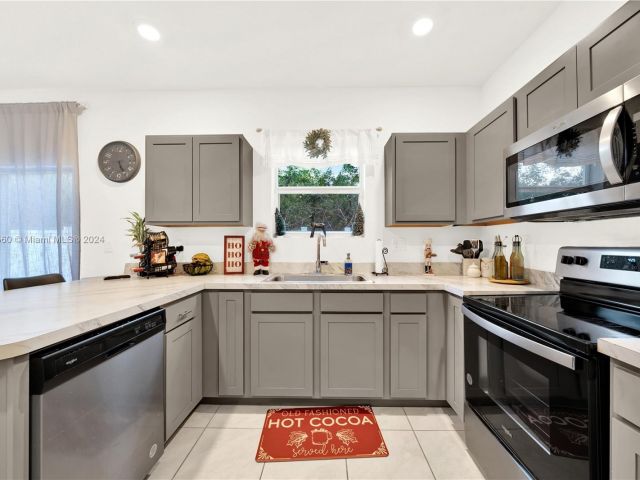 Продажа дома по адресу 1707 SE 9th Ter - фото 6135722