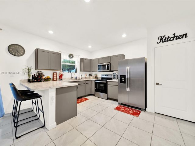 Продажа дома по адресу 1707 SE 9th Ter - фото 6135723