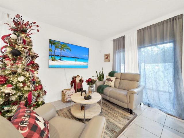 Продажа дома по адресу 1707 SE 9th Ter - фото 6135724