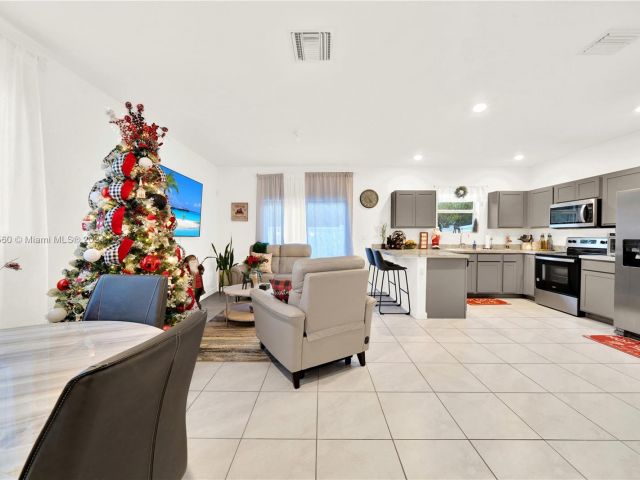 Продажа дома по адресу 1707 SE 9th Ter - фото 6135726