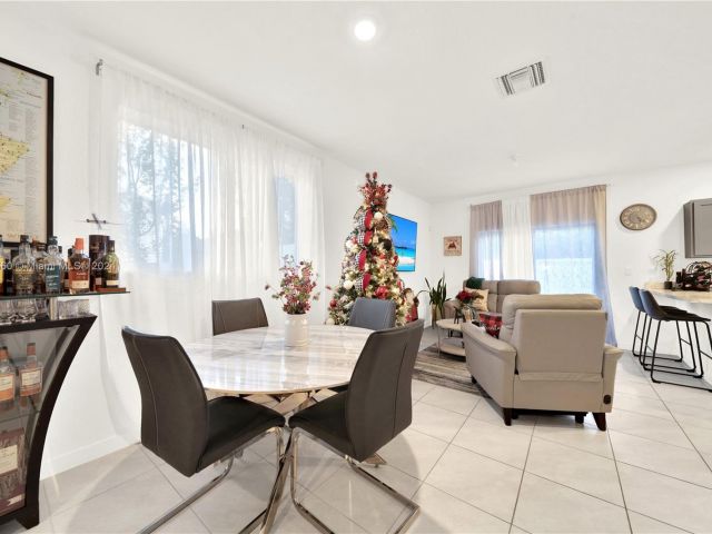 Продажа дома по адресу 1707 SE 9th Ter - фото 6135728