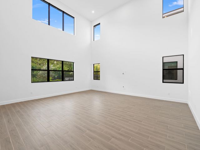 Продажа дома по адресу 2732 NW 87th Terrace - фото 6688340