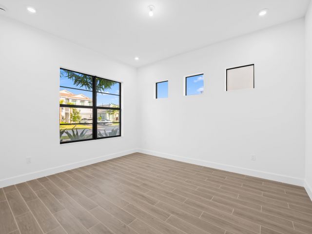 Продажа дома по адресу 2732 NW 87th Terrace - фото 6688345