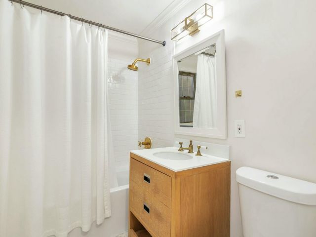 Дом в аренду по адресу 240 Almeria Road - фото 5766403