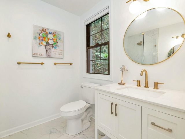 Дом в аренду по адресу 240 Almeria Road - фото 5766405