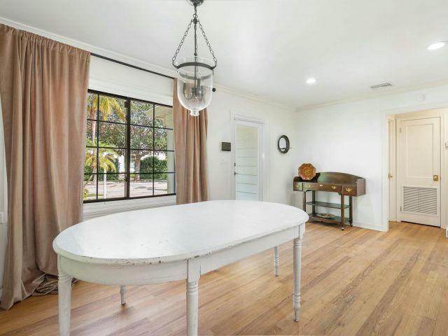 Дом в аренду по адресу 240 Almeria Road - фото 5766406