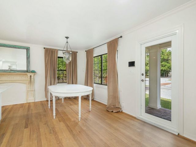 Дом в аренду по адресу 240 Almeria Road - фото 5766407