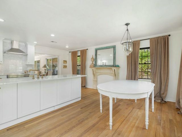 Дом в аренду по адресу 240 Almeria Road - фото 5766408