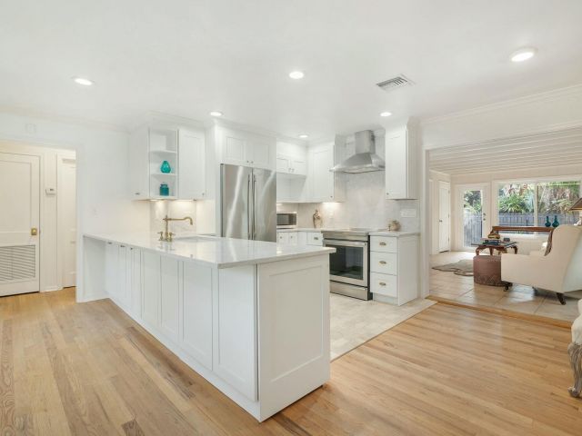 Дом в аренду по адресу 240 Almeria Road - фото 5766411