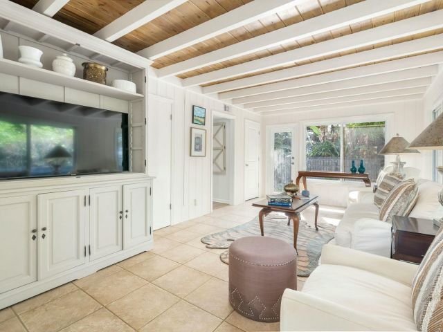 Дом в аренду по адресу 240 Almeria Road - фото 5766413