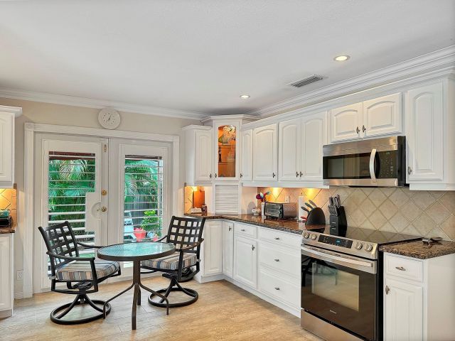 Продажа дома по адресу 6500 NE 20th Ter - фото 5892056