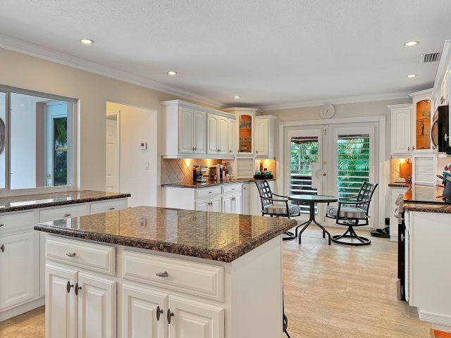 Продажа дома по адресу 6500 NE 20th Ter - фото 5892059