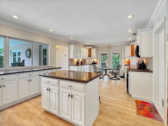 Продажа дома по адресу 6500 NE 20th Ter - фото 5892060