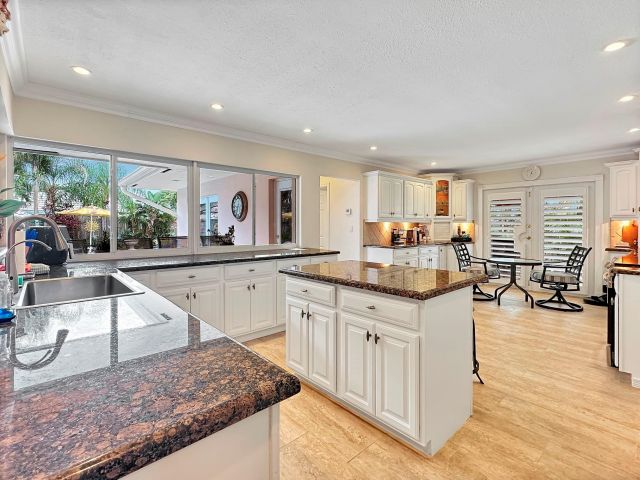 Продажа дома по адресу 6500 NE 20th Ter - фото 5892061