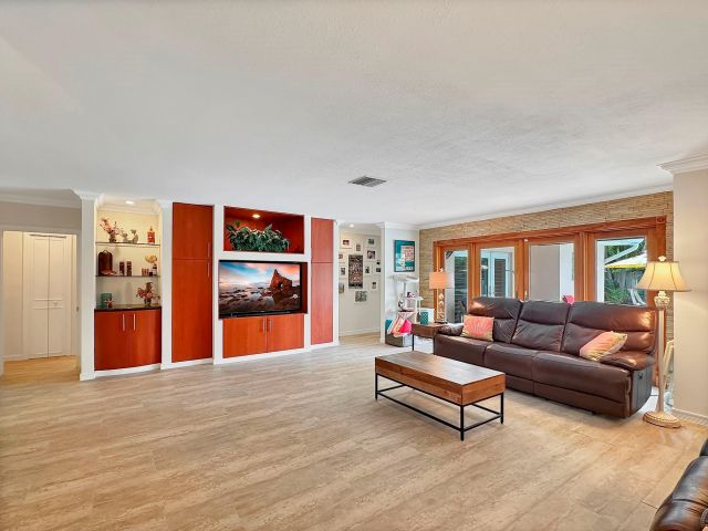 Продажа дома по адресу 6500 NE 20th Ter - фото 5892065