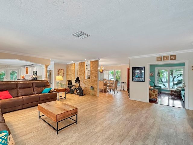 Продажа дома по адресу 6500 NE 20th Ter - фото 5892068