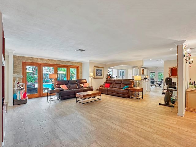 Продажа дома по адресу 6500 NE 20th Ter - фото 5892069