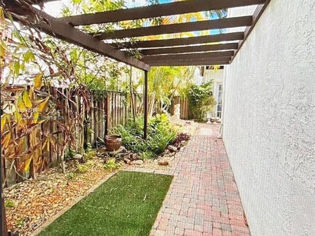 Продажа дома по адресу 11161 NW 71st St - фото 5859833