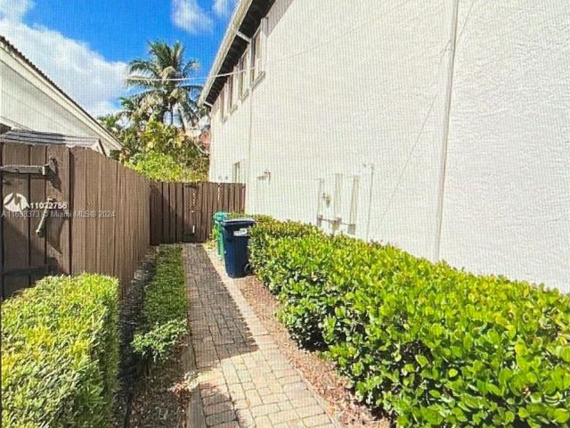 Продажа дома по адресу 11161 NW 71st St - фото 5859834