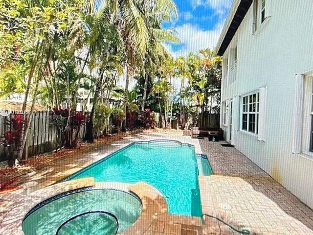 Продажа дома по адресу 11161 NW 71st St - фото 5859836