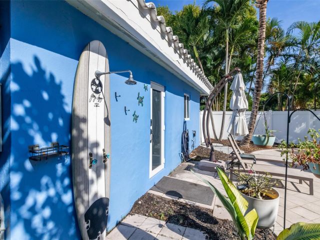 Продажа дома по адресу 832 NE 16th Pl - фото 5762074