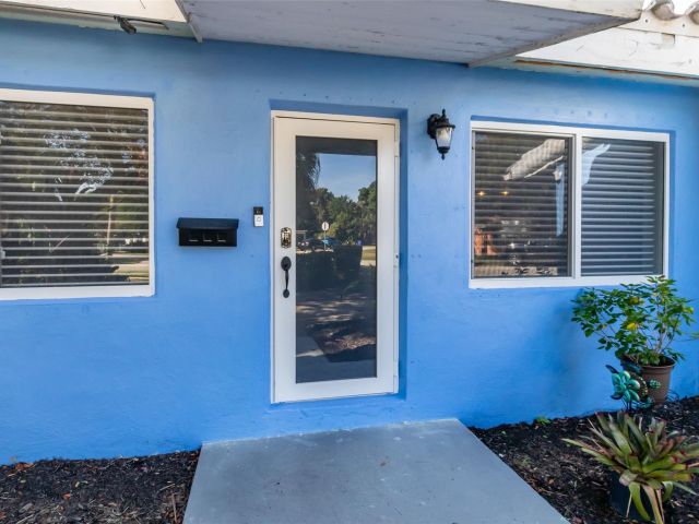 Продажа дома по адресу 832 NE 16th Pl - фото 5762083