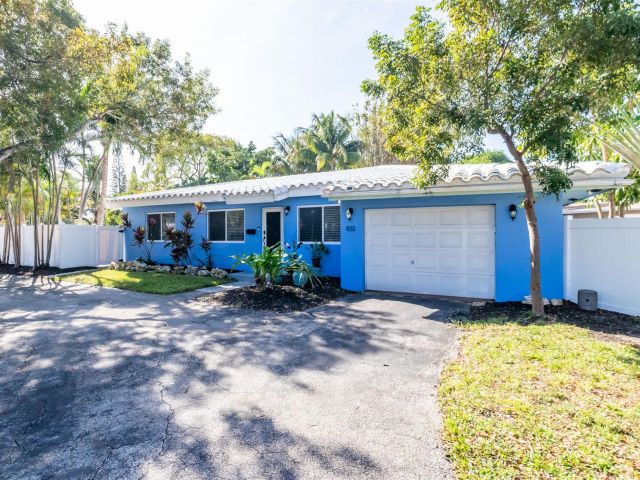 Продажа дома по адресу 832 NE 16th Pl - фото 5762085