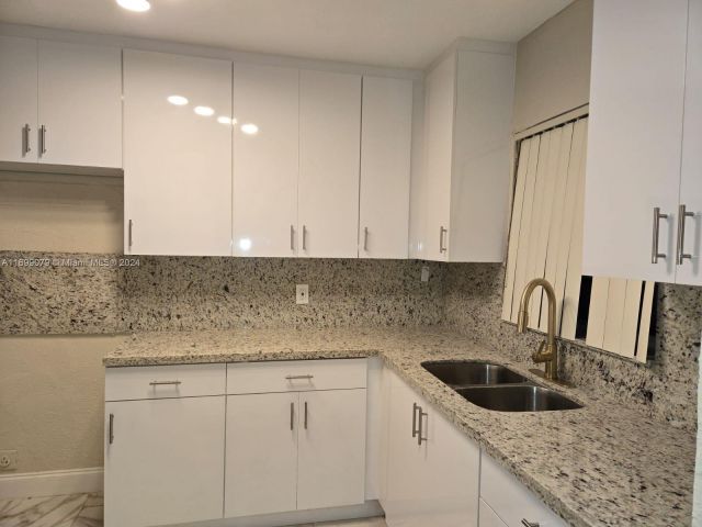 Продажа дома по адресу 9780 SW 167th St - фото 6050545