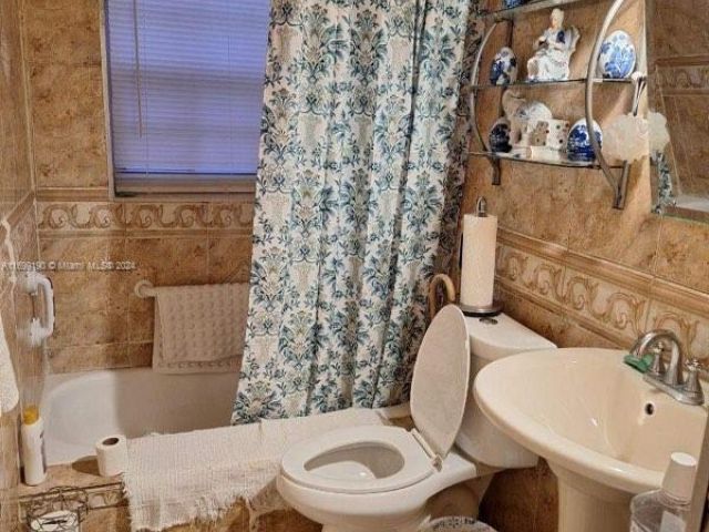 Продажа дома по адресу 20620 NW 34th Ave - фото 6126062