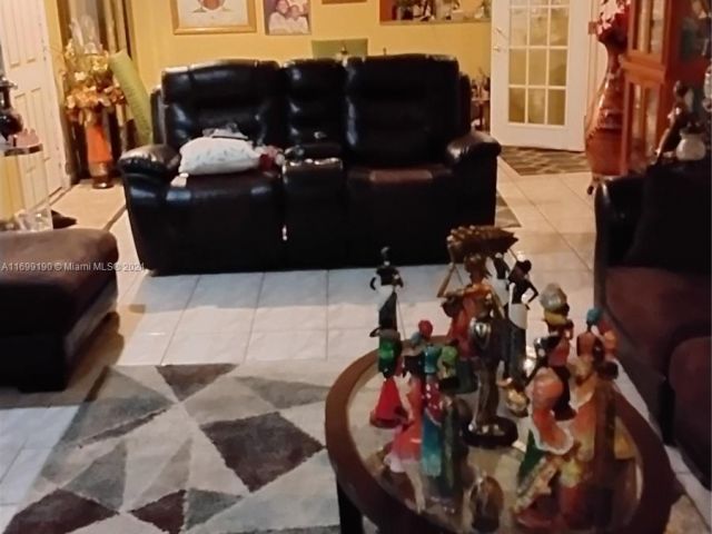 Продажа дома по адресу 20620 NW 34th Ave - фото 6126077