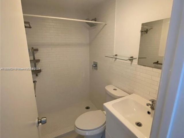 Продажа дома по адресу 1438 NW 27th St - фото 5969285