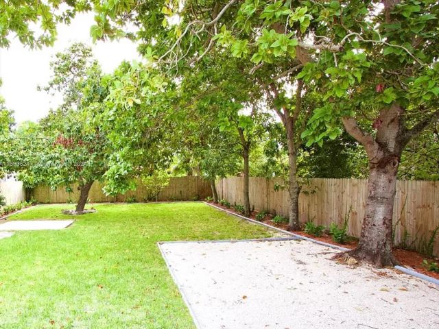 Продажа дома по адресу 1438 NW 27th St - фото 5969287