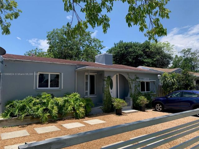 Продажа дома по адресу 1438 NW 27th St - фото 5969288