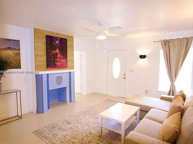 Продажа дома по адресу 1438 NW 27th St - фото 5969289