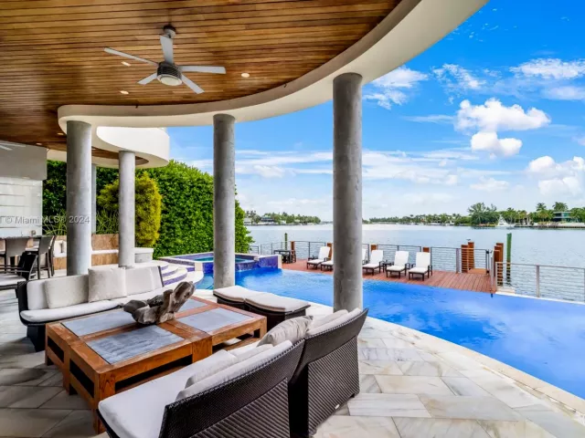 Продажа дома по адресу 271 N Hibiscus Dr - фото 5516168