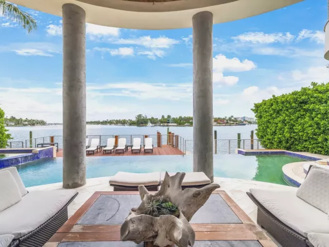 Продажа дома по адресу 271 N Hibiscus Dr - фото 5516169