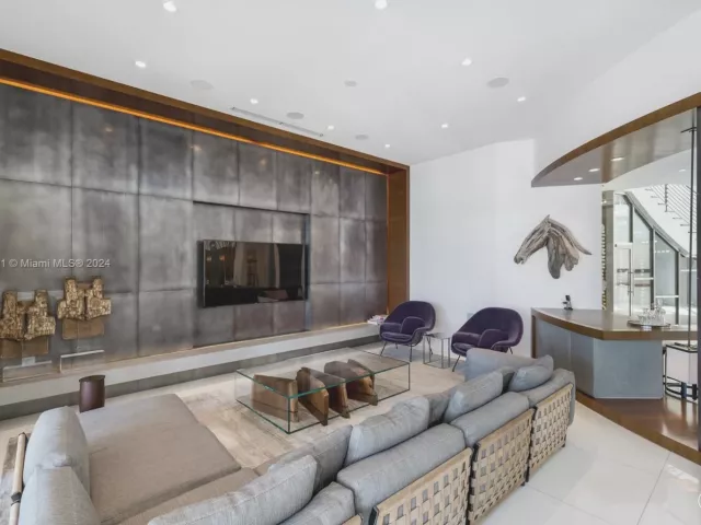 Продажа дома по адресу 271 N Hibiscus Dr - фото 5516171