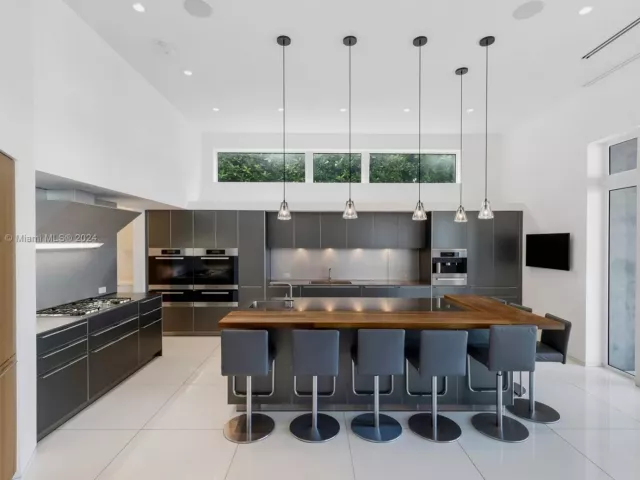 Продажа дома по адресу 271 N Hibiscus Dr - фото 5516173