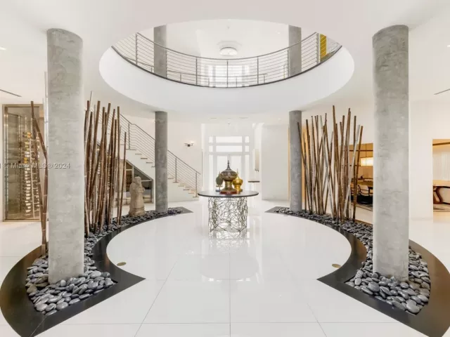 Продажа дома по адресу 271 N Hibiscus Dr - фото 5516174