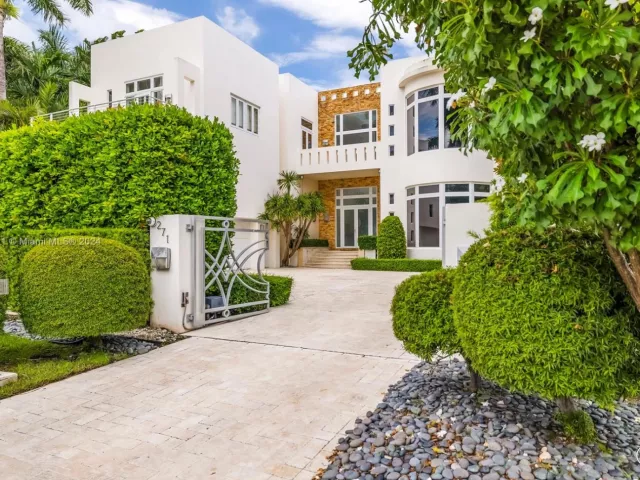 Продажа дома по адресу 271 N Hibiscus Dr - фото 5516175