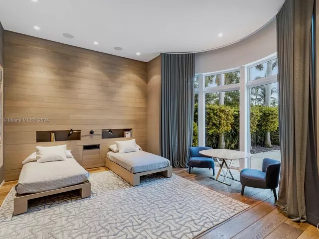 Продажа дома по адресу 271 N Hibiscus Dr - фото 5516160