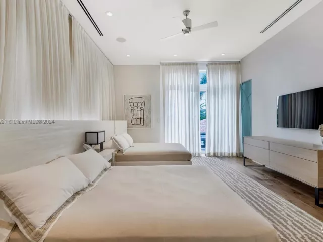 Продажа дома по адресу 271 N Hibiscus Dr - фото 5516161