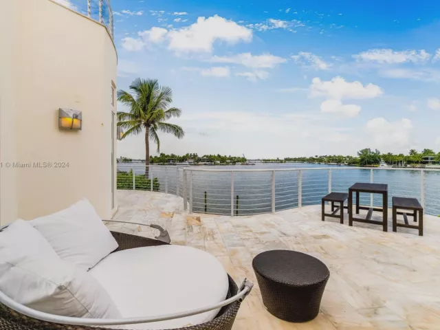 Продажа дома по адресу 271 N Hibiscus Dr - фото 5516163