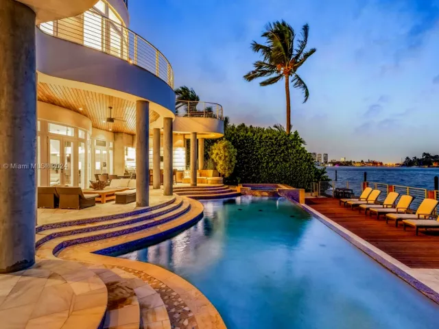 Продажа дома по адресу 271 N Hibiscus Dr - фото 5516158