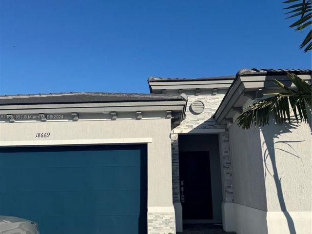 Дом в аренду по адресу 18669 SW 136 Ave 1 - фото 6110643