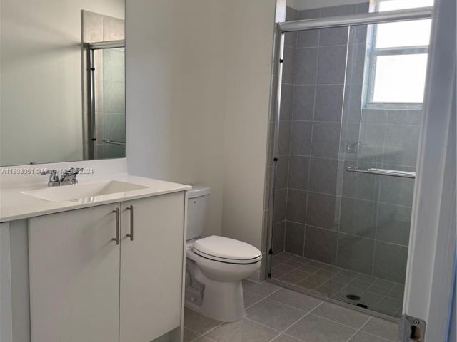 Дом в аренду по адресу 18669 SW 136 Ave 1 - фото 6110651