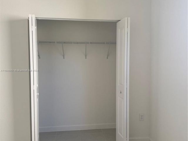 Дом в аренду по адресу 18669 SW 136 Ave 1 - фото 6110652